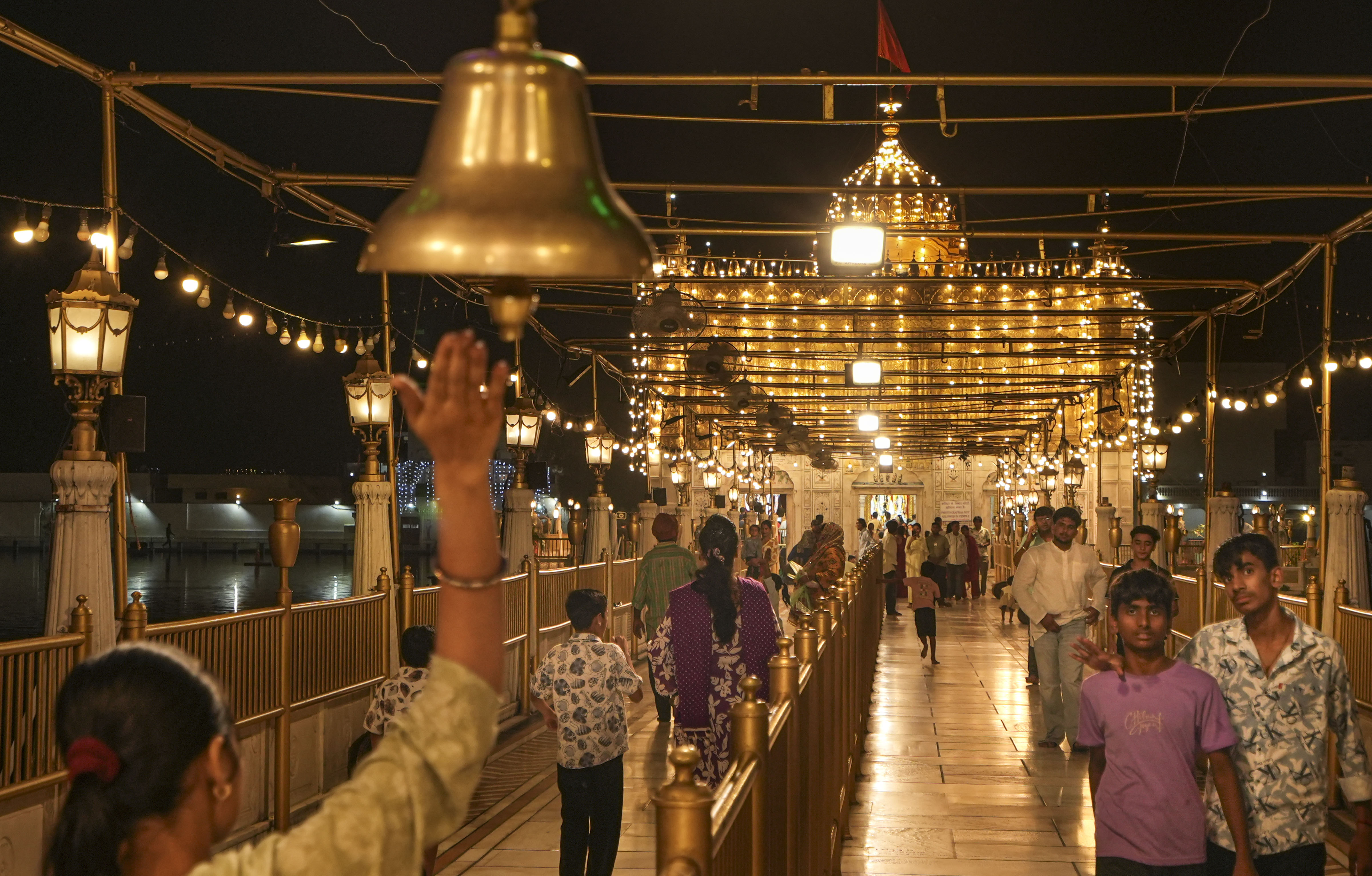 Navratri Begins as Devotees Fill Temples Across India