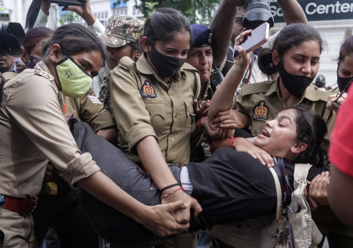 Cops Ignore SC Order, Rough Up Media