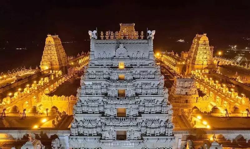 Yadagirigutta Turns Festive Hub As Dasara Holidays Begin Yadagirigutta Turns Festive Hub As Dasara Holidays Begin