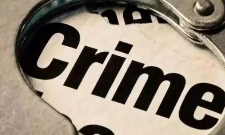 Man Attacks Girlfriend with Knife in Eluru District, Flees Man Attacks Girlfriend with Knife in Eluru District, Flees