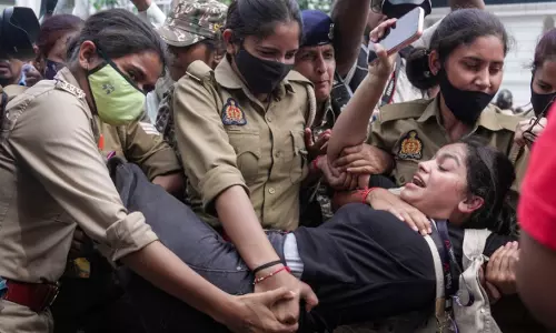 Cops Ignore SC Order, Rough Up Media