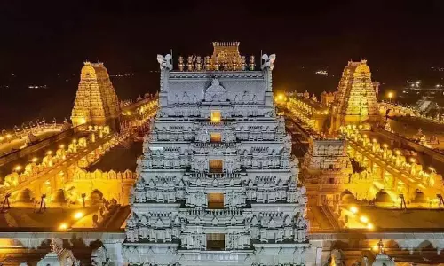 Yadagirigutta Turns Festive Hub As Dasara Holidays Begin