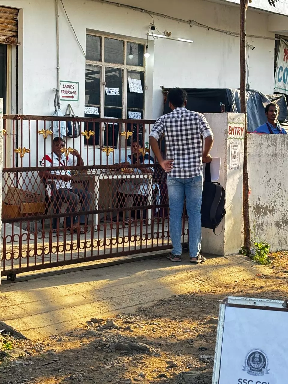 Candidates Denied SSC CGL Exam Entry For Arriving Minutes Late Candidates Denied SSC CGL Exam Entry For Arriving Minutes Late