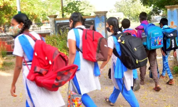Walk Still Leads India’s School Commute: Survey Walk Still Leads India’s School Commute: Survey