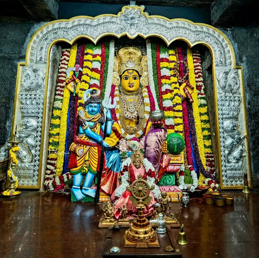 Bhadrakali Temple Celebrates Second Day Of Navaratri With Annapurneshwari Adornment Bhadrakali Temple Celebrates Second Day Of Navaratri With Annapurneshwari Adornment