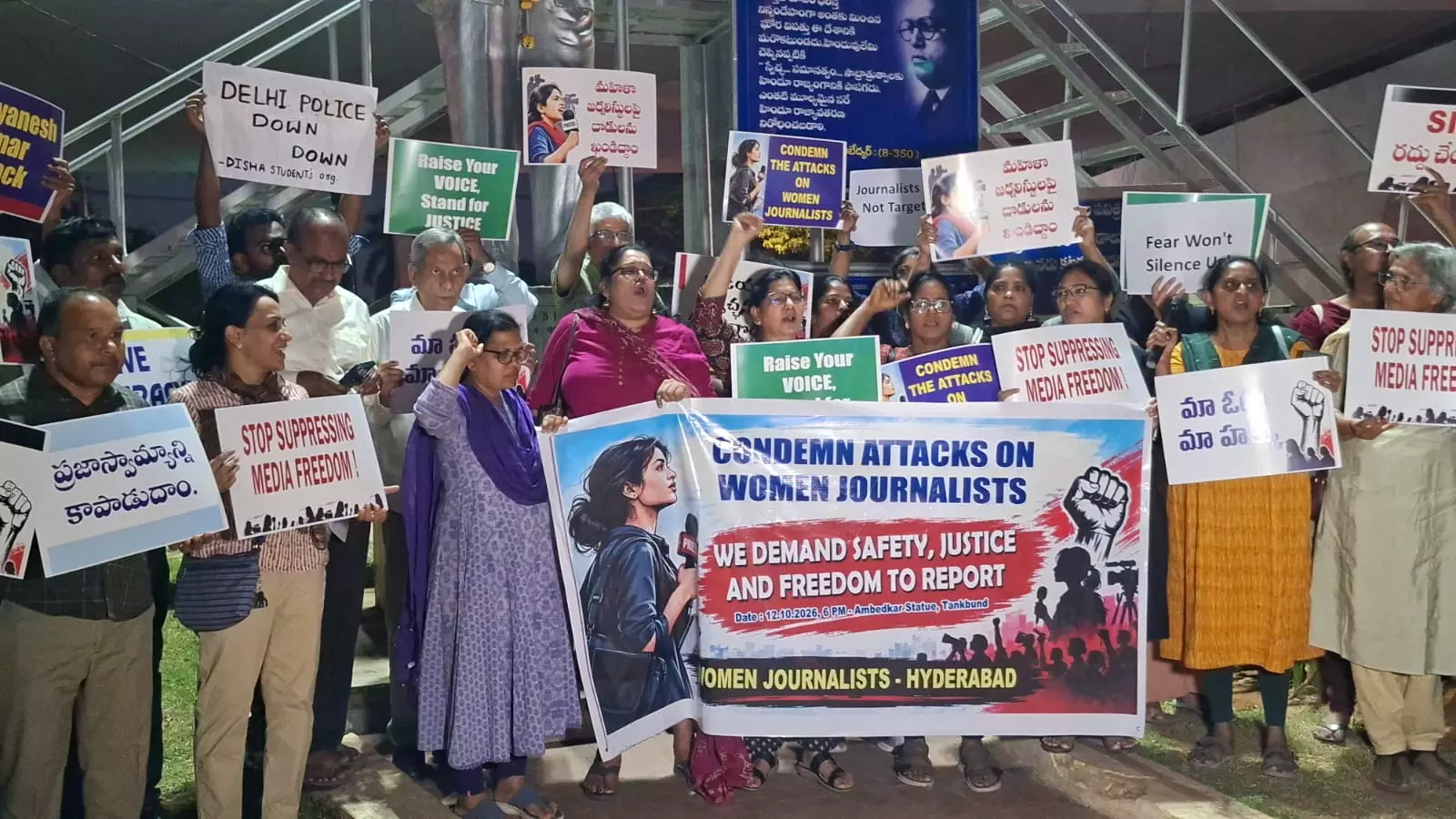 Hyderabad: Women Journalists Protest at Tank Bund Over Alleged Assaults and Harassment in Delhi Hyderabad: Women Journalists Protest at Tank Bund Over Alleged Assaults and Harassment in Delhi