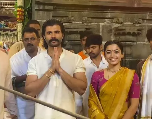 Vijay Deverakonda, Rashmika Mandanna Offer Prayers at Tirumala Temple Vijay Deverakonda, Rashmika Mandanna Offer Prayers at Tirumala Temple