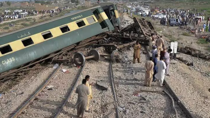 Passenger Train Derails In Pakistan, At Least 4 Killed, 30 Injured Passenger Train Derails In Pakistan, At Least 4 Killed, 30 Injured