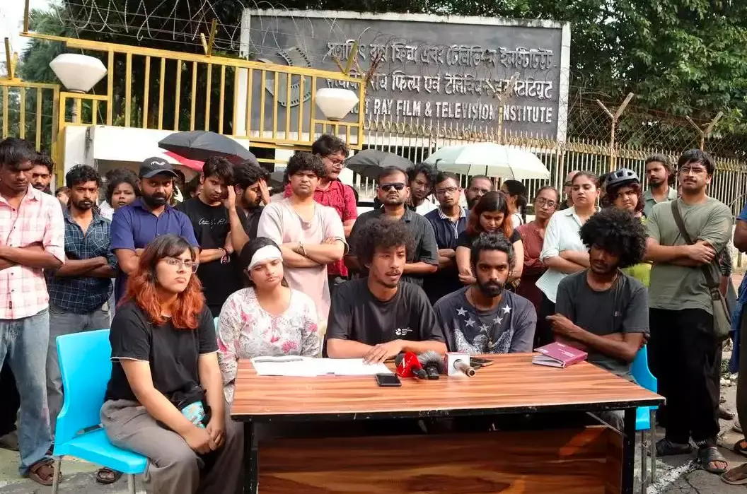 SRFTI Students Begin Indefinite Sit-In, Demand Vice-Chancellors Resignation SRFTI Students Begin Indefinite Sit-In, Demand Vice-Chancellors Resignation