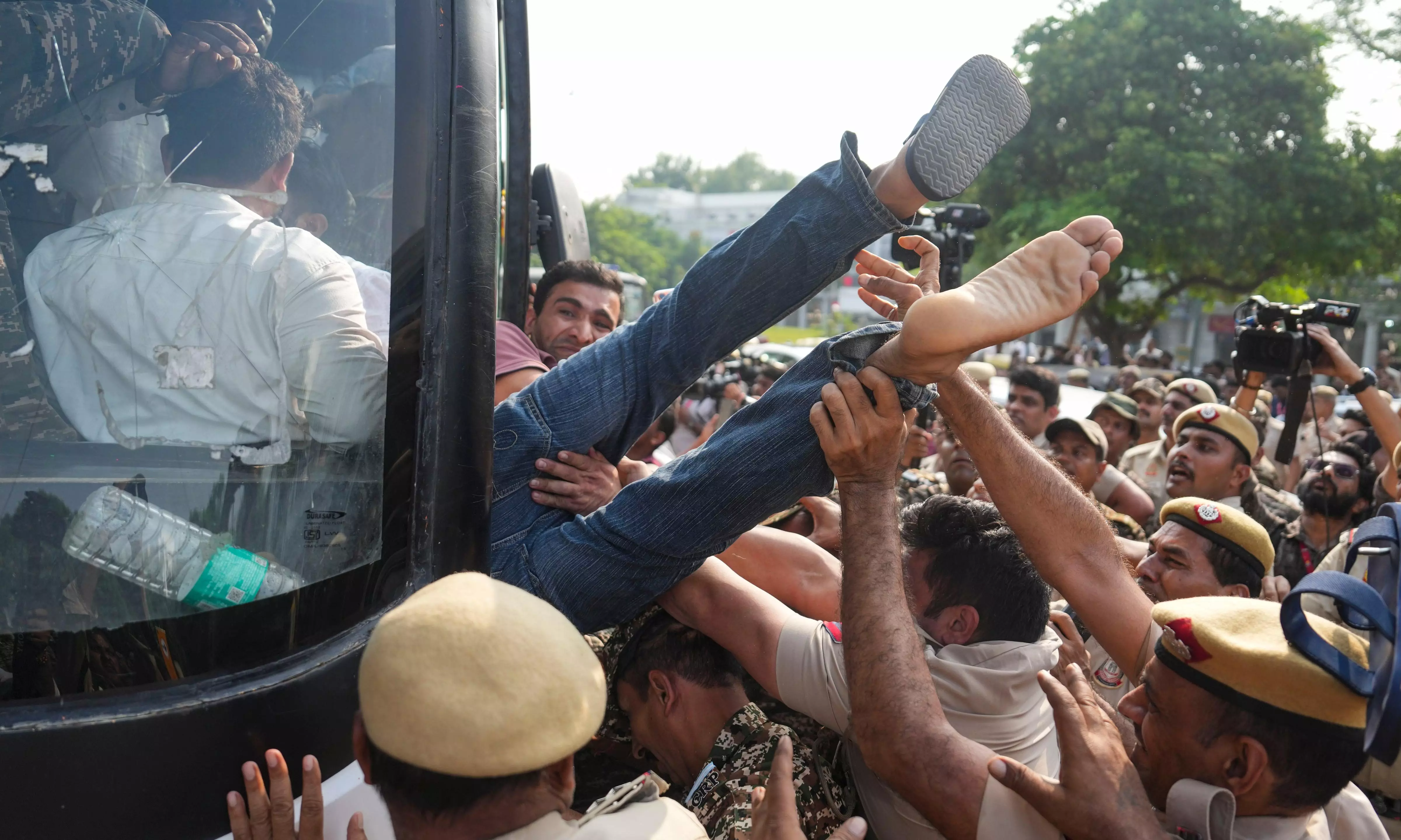 NSUI to Stage Police Station Dharna Over Assault on Women at Delhi Protest NSUI to Stage Police Station Dharna Over Assault on Women at Delhi Protest