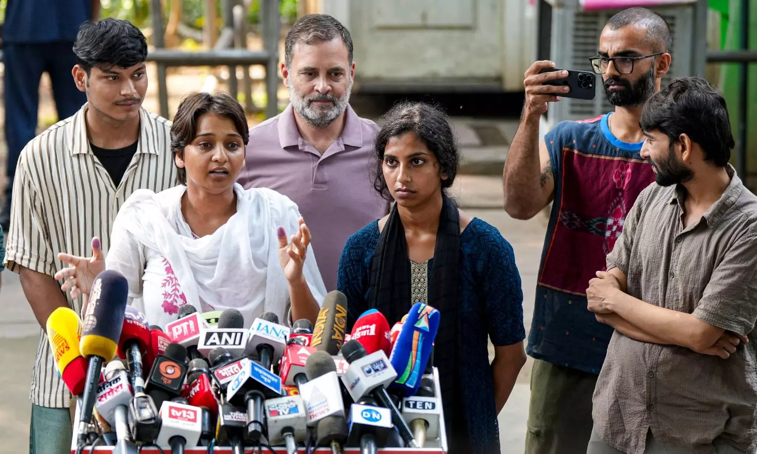 Rahul Brings To Press SIR Protesters Who Faced Delhi Police Brutality Rahul Brings To Press SIR Protesters Who Faced Delhi Police Brutality