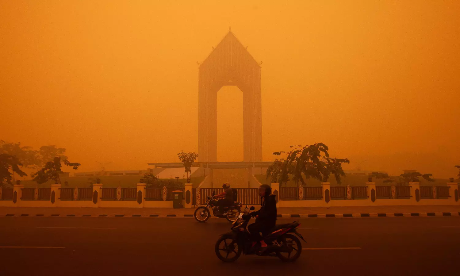 No Place to Breathe: Daily Life in Indonesias Fire Epicentre