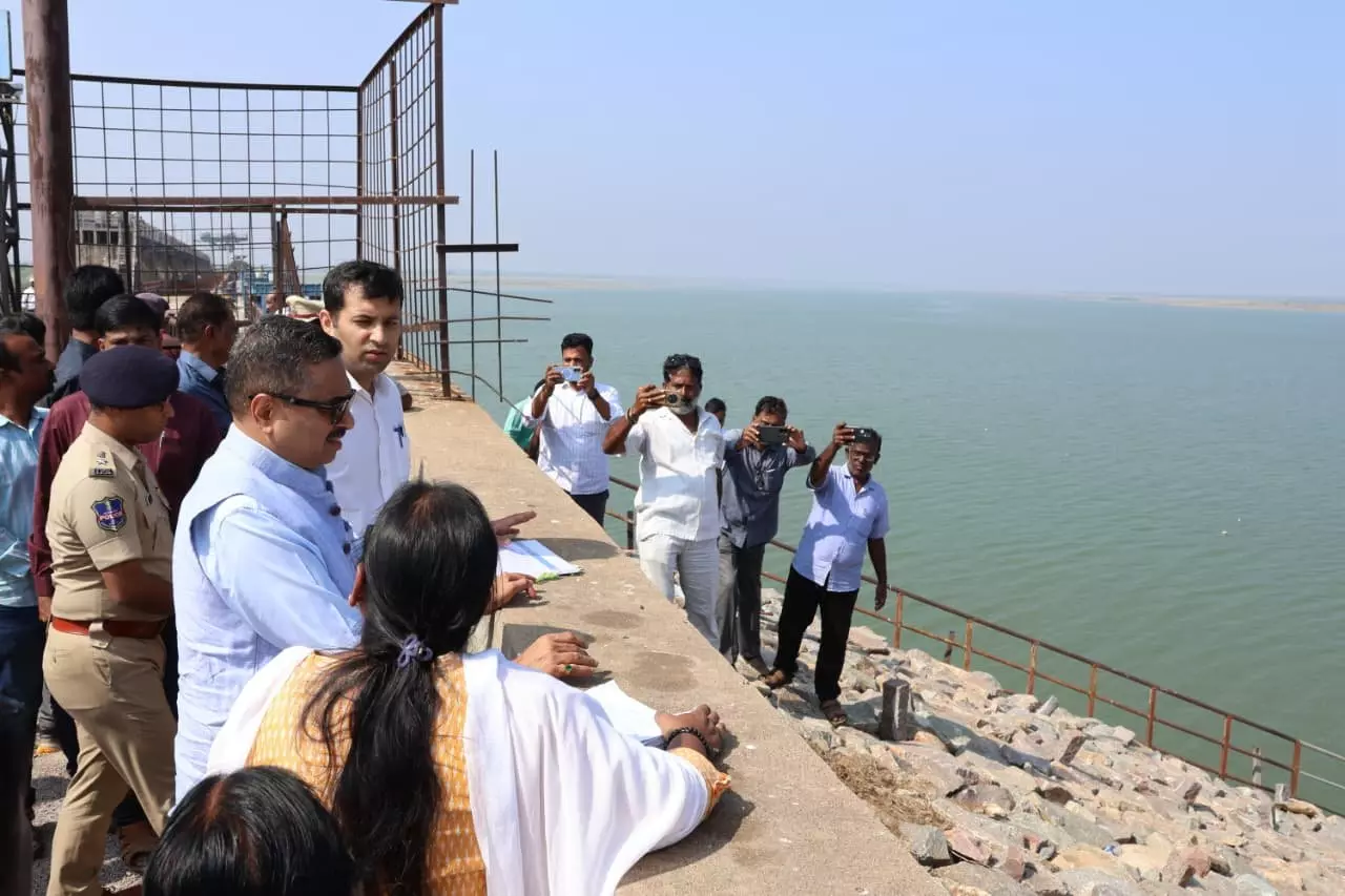 Sanjay Jaju Inspects Singur Project Sanjay Jaju Inspects Singur Project