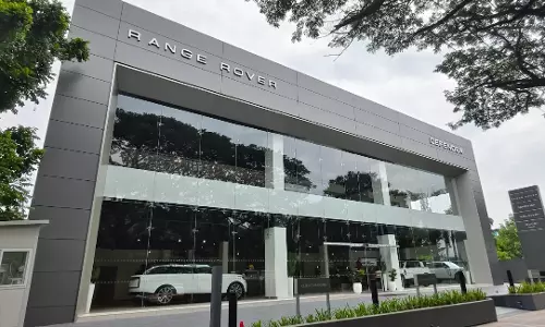 JLR Unveils Modern Luxury Sales And Service JLR Unveils Modern Luxury Sales And Service