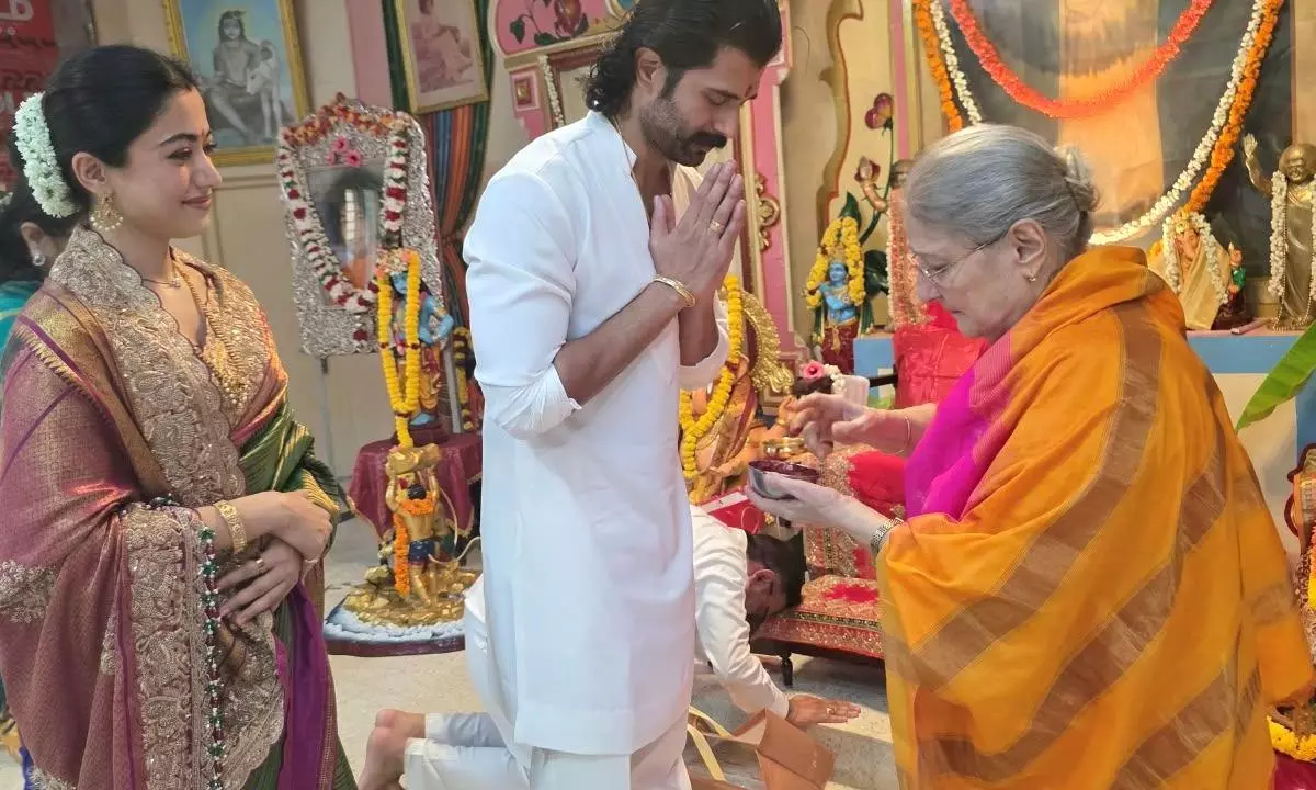 ​Photos: Vijay Deverakonda, Rashmika perform special puja at Prashanthi Nilayam