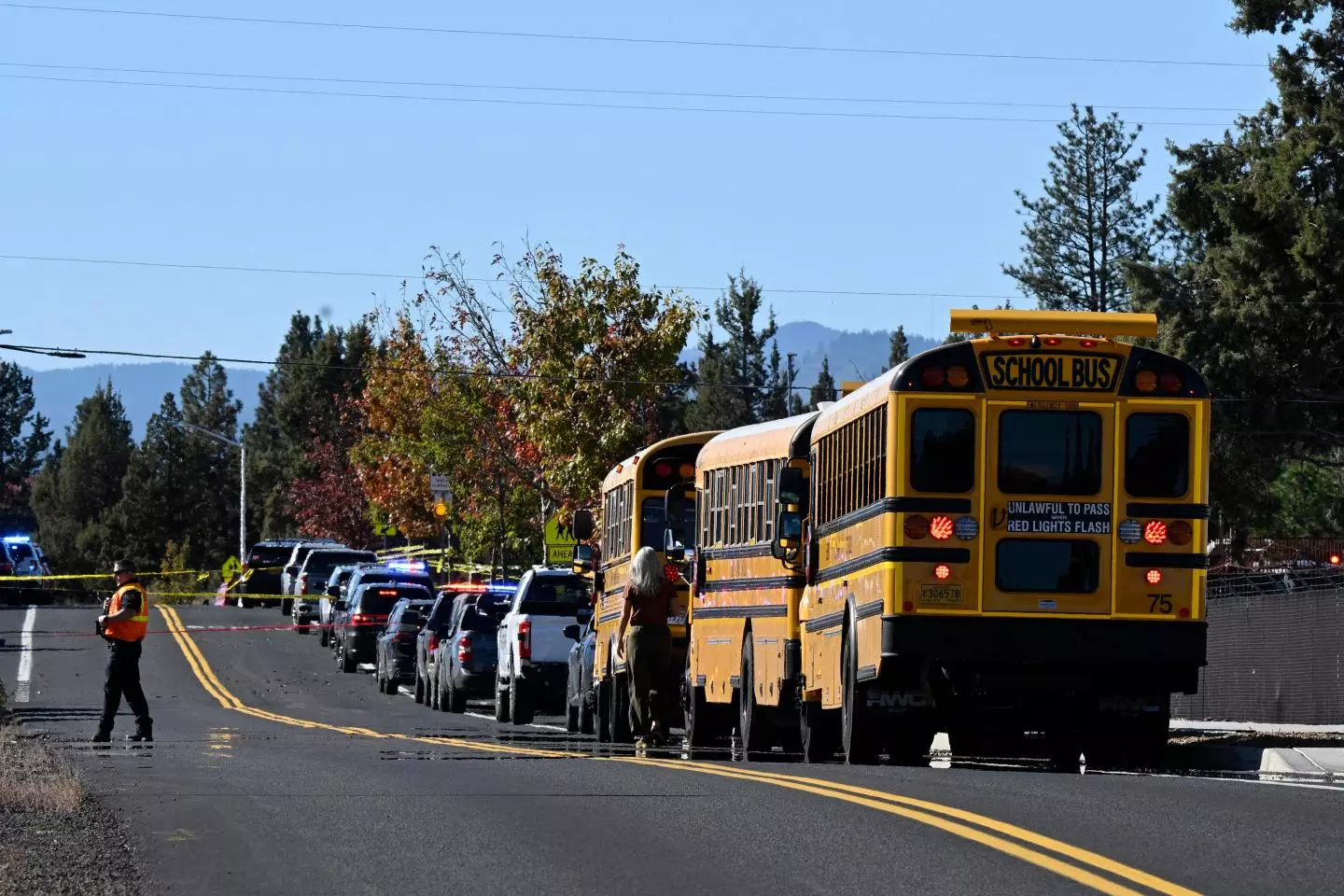 US: Oregon School Shooting Leaves 4 Dead, Including 3 Children US: Oregon School Shooting Leaves 4 Dead, Including 3 Children