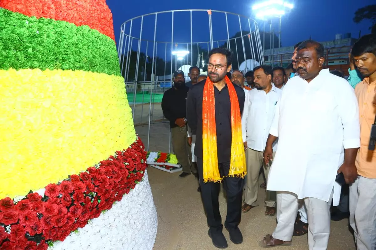 72-Feet Bathukamma at Amberpet Will Set a New Guinness World Record, Announces Kishan Reddy 72-Feet Bathukamma at Amberpet Will Set a New Guinness World Record, Announces Kishan Reddy