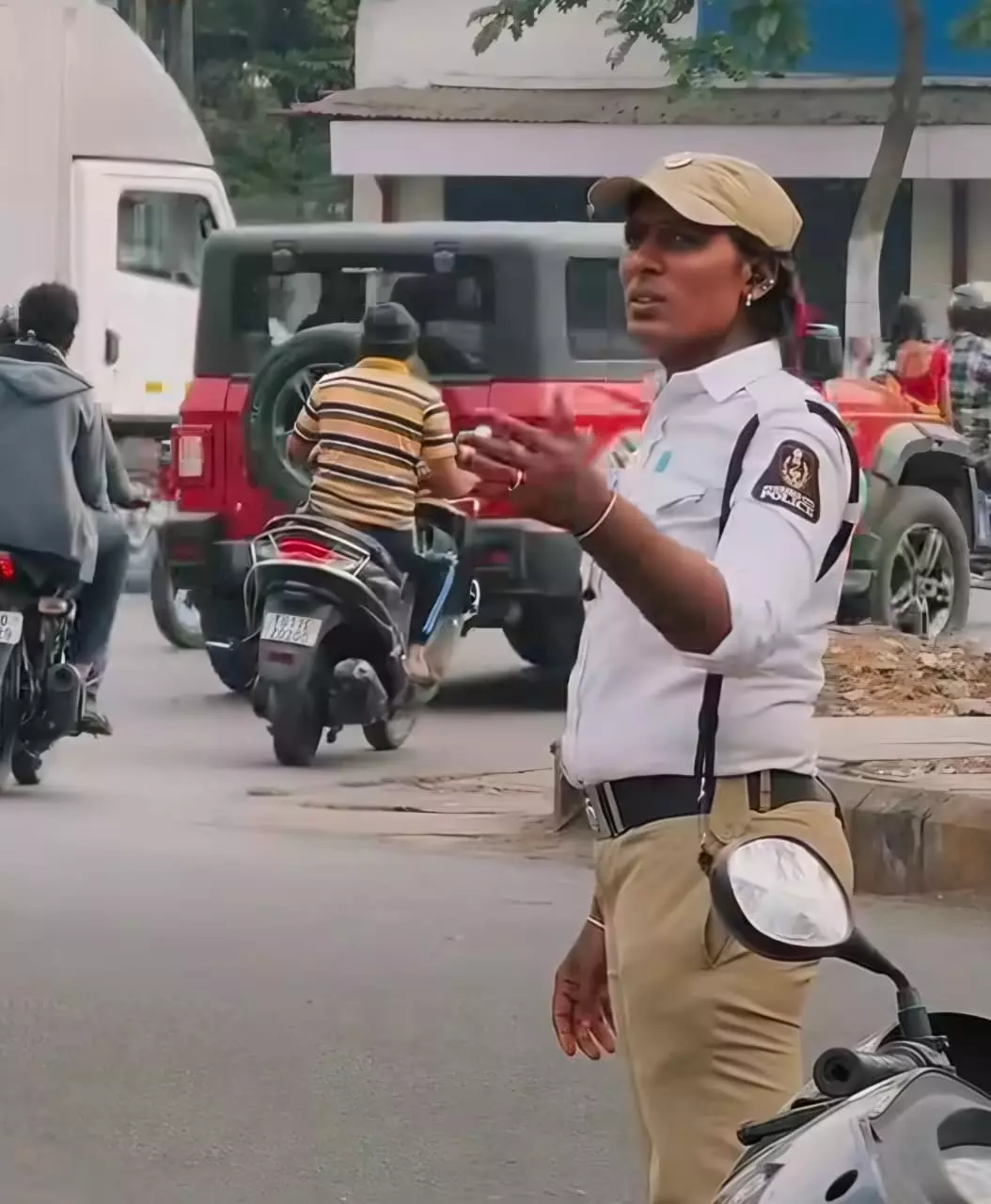 Transgenders Steering Traffic, Breaking Barriers In Hyderabad Transgenders Steering Traffic, Breaking Barriers In Hyderabad