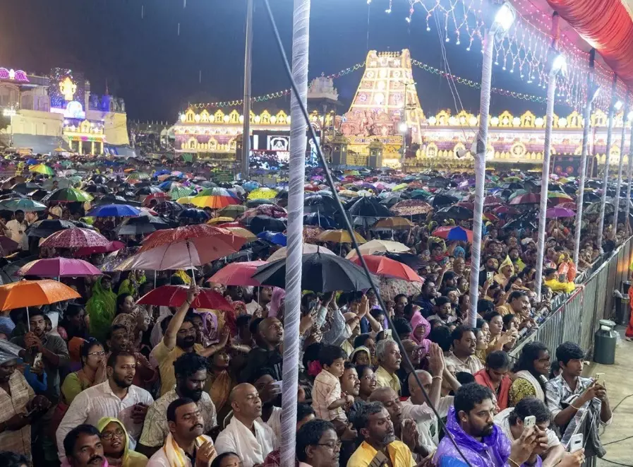 Rain Fails To Dampen Pilgrims’ Fervour During Garuda Seva At Tirumala Rain Fails To Dampen Pilgrims’ Fervour During Garuda Seva At Tirumala