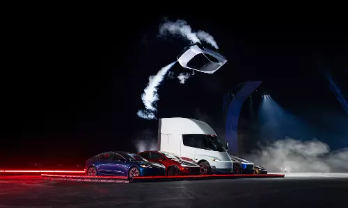 Teslas Flying Car Roadster Turns in Air With SpaceX Thrusters, Production in 2028