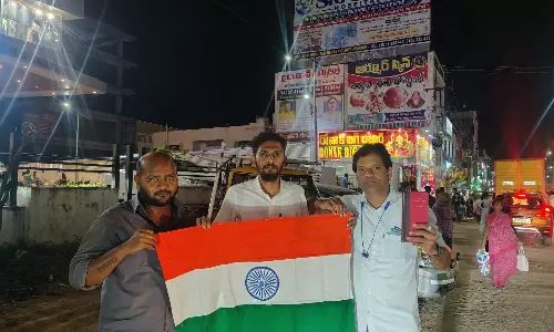 CJP Volunteers Unfurl Tricolour At Charminar In Solidarity With Arrested Members; Slam Abhijeet Dipke’s Detention CJP Volunteers Unfurl Tricolour At Charminar In Solidarity With Arrested Members; Slam Abhijeet Dipke’s Detention