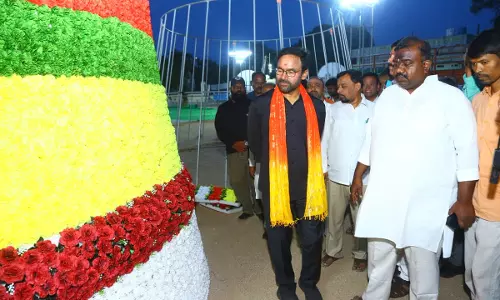 72-Feet Bathukamma at Amberpet Will Set a New Guinness World Record, Announces Kishan Reddy 72-Feet Bathukamma at Amberpet Will Set a New Guinness World Record, Announces Kishan Reddy