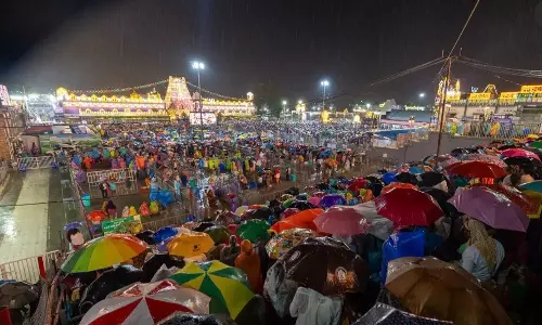 Rain Fails To Dampen Pilgrims’ Fervour During Garuda Seva At Tirumala Rain Fails To Dampen Pilgrims’ Fervour During Garuda Seva At Tirumala