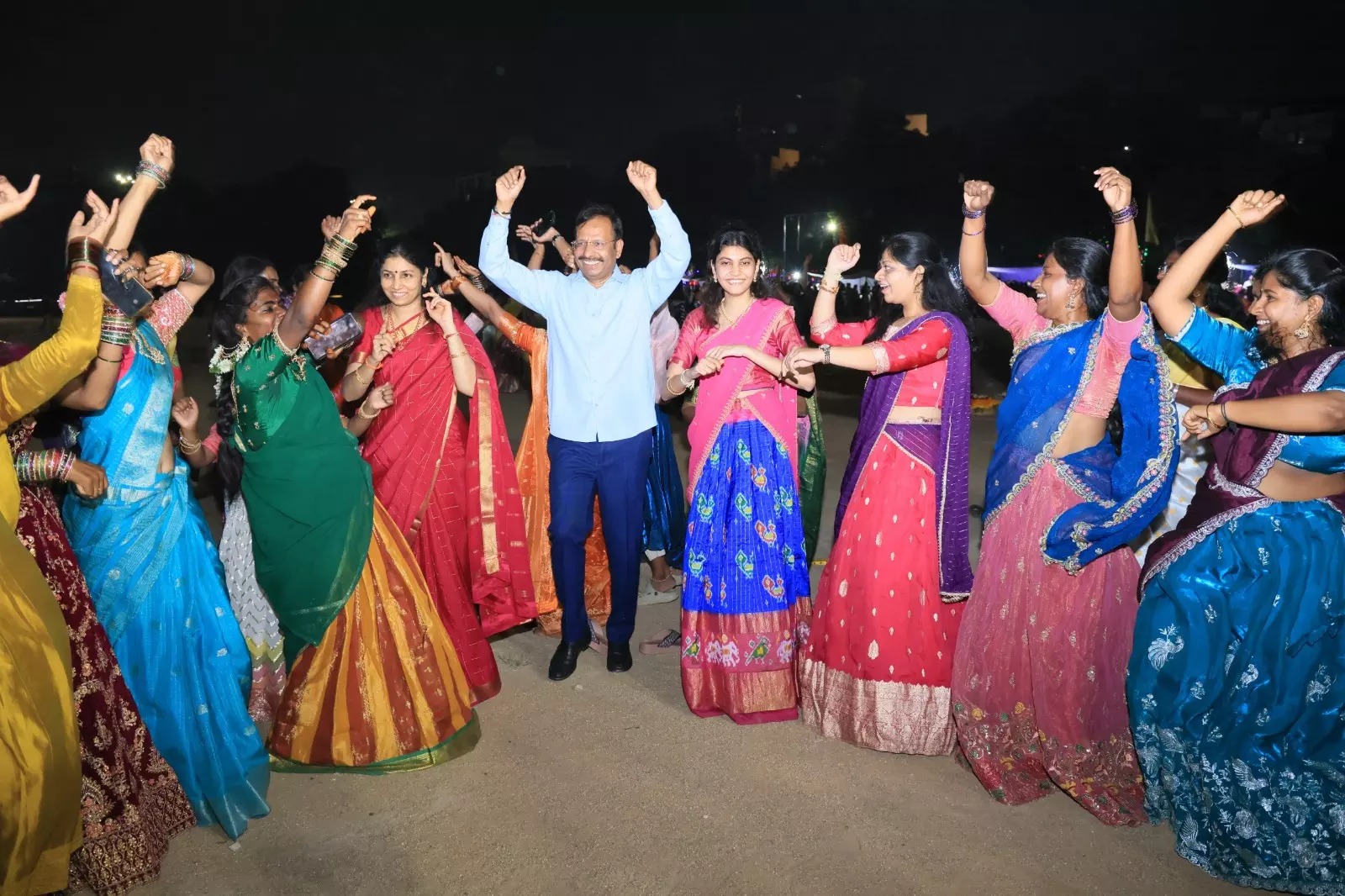 Sajjanar Participates in Bathukamma Celebrations Sajjanar Participates in Bathukamma Celebrations