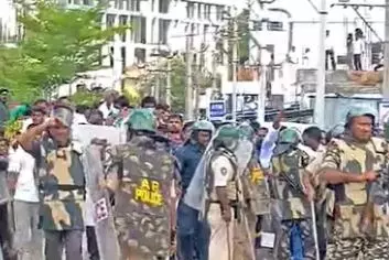 Kadapa Again turns into Battleground During Filing of ZPTC, MPTC Nominations Kadapa Again turns into Battleground During Filing of ZPTC, MPTC Nominations