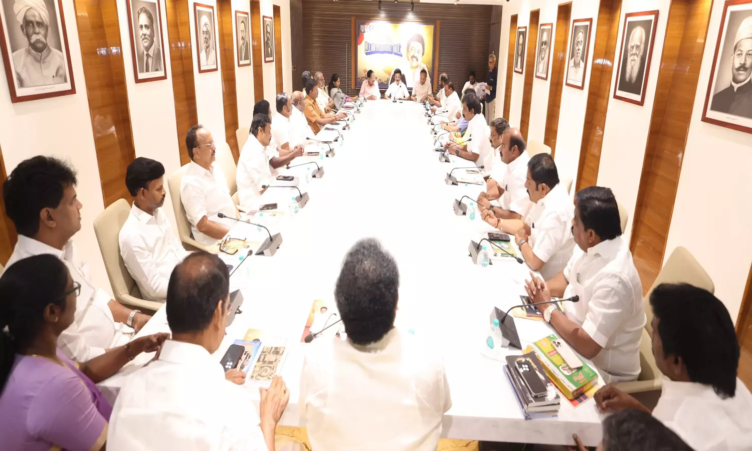 DMK MPs Meet Demands For CECs Removal Over SIR Row DMK MPs Meet Demands For CECs Removal Over SIR Row