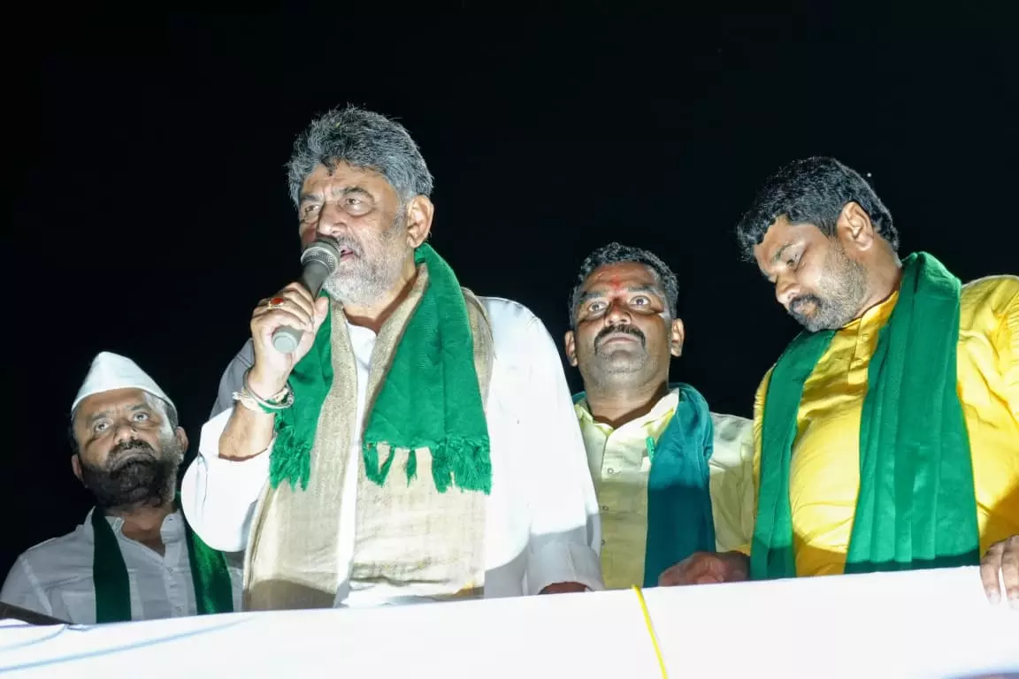 CM Shivakumar Urges Sugarcane Farmers To Call Off Stir, Promises Meeting Next Week CM Shivakumar Urges Sugarcane Farmers To Call Off Stir, Promises Meeting Next Week