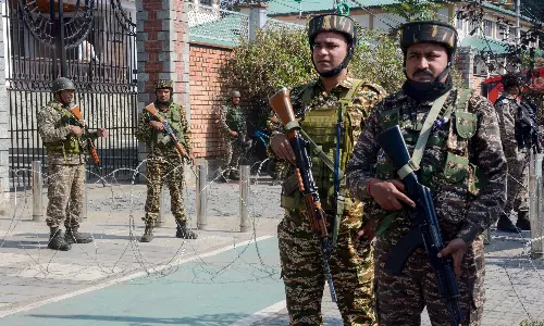 J&K: Encounter Breaks out Between Forces and Terrorists in Kupwara J&K: Encounter Breaks out Between Forces and Terrorists in Kupwara