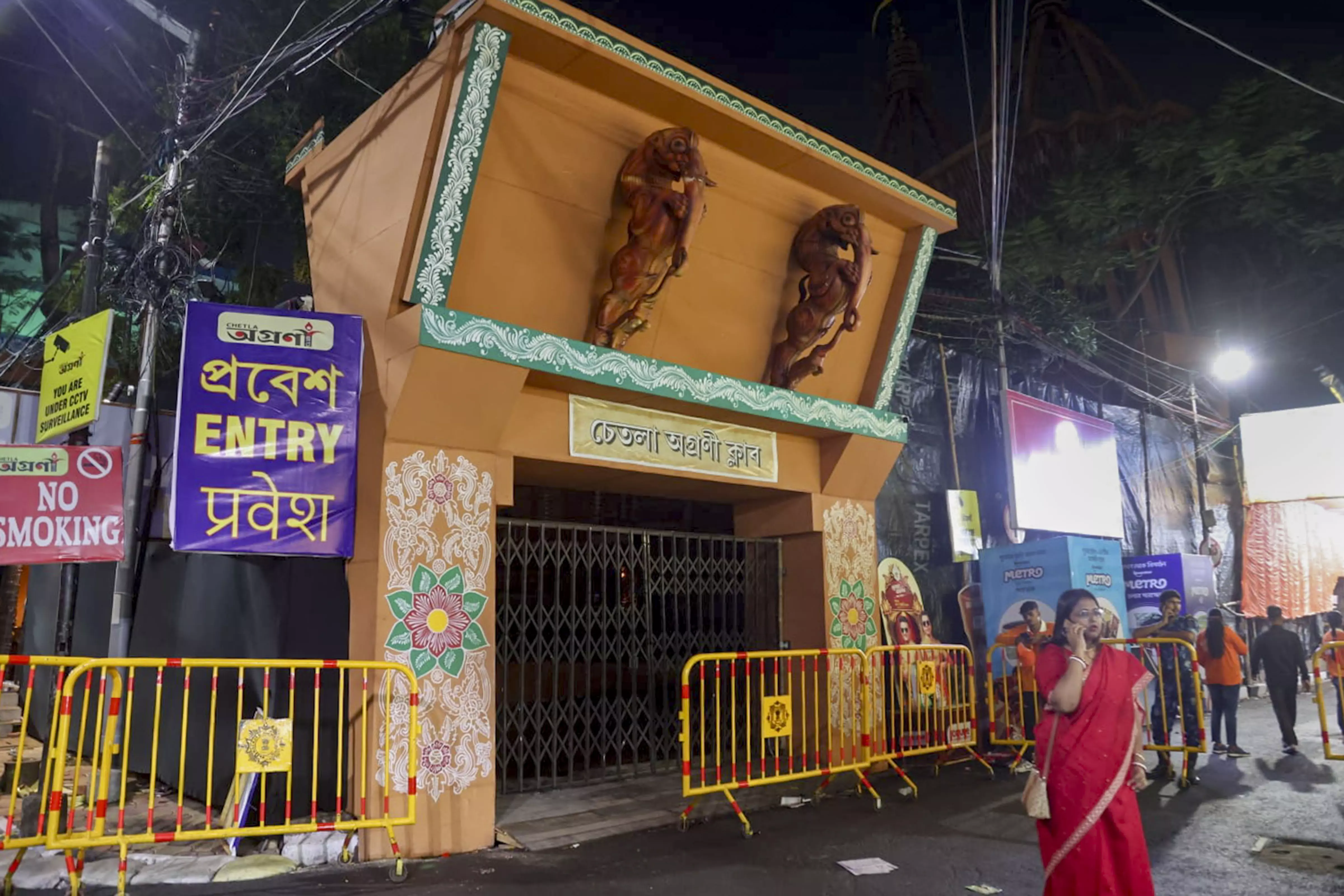 Police Order Temporary Closure of Major Durga Puja Pandals in Kolkata Police Order Temporary Closure of Major Durga Puja Pandals in Kolkata