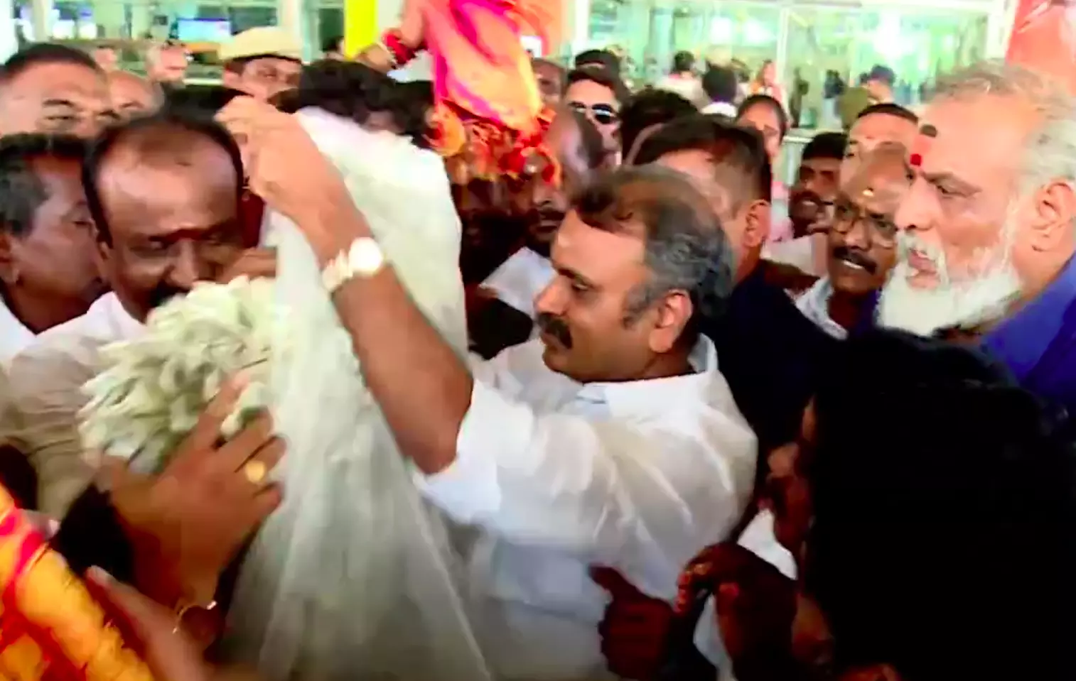 Murugan Returns to Chennai, to Work Like Cadre to Strengthen BJP Murugan Returns to Chennai, to Work Like Cadre to Strengthen BJP