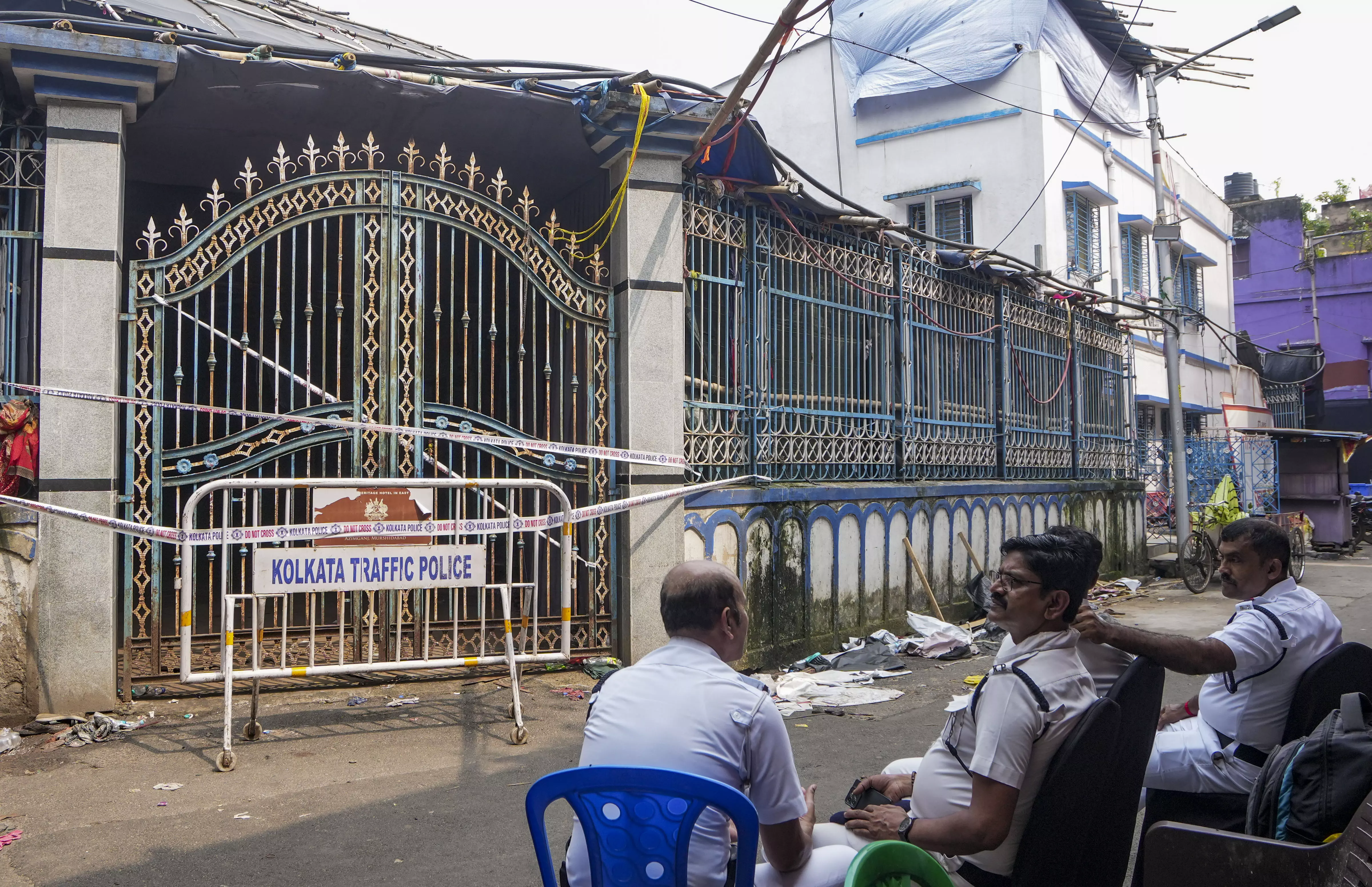 Kolkata Stampede: Committee Visits famous Durga Puja Pandals to Review Safety Norms Kolkata Stampede: Committee Visits famous Durga Puja Pandals to Review Safety Norms