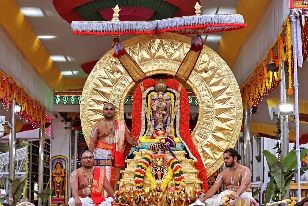 Malayappa Swamy Rides Surya, Chandra Prabha Vahanams