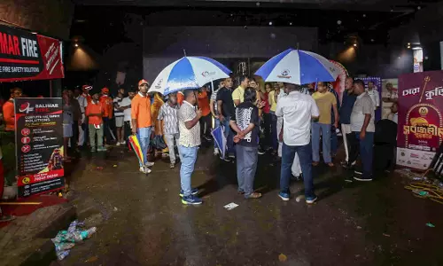 19 Killed, 25 Hurt in Kolkata Puja Pandal Stampede 19 Killed, 25 Hurt in Kolkata Puja Pandal Stampede