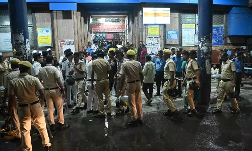 Organisers Among 7 Held for Kolkata Pandal Stampede That Killed 19 Organisers Among 7 Held for Kolkata Pandal Stampede That Killed 19
