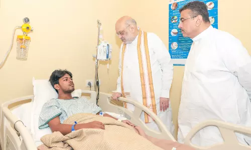 Amit Shah Meets Injured in Kolkata Durga Puja Pandal Stampede Amit Shah Meets Injured in Kolkata Durga Puja Pandal Stampede
