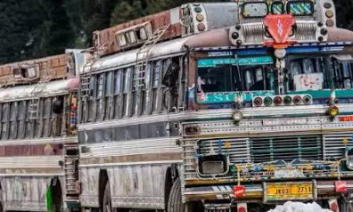 Kashmiri Bus Attacked in Haryana, BJP, AIP and Mirwaiz Demand Action Kashmiri Bus Attacked in Haryana, BJP, AIP and Mirwaiz Demand Action