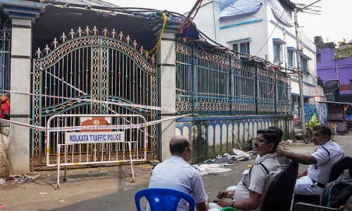 Kolkata Stampede: Committee Visits famous Durga Puja Pandals to Review Safety Norms Kolkata Stampede: Committee Visits famous Durga Puja Pandals to Review Safety Norms