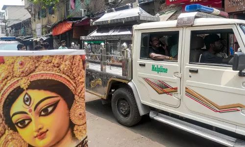 Bodies of Kolkata Pandal Stampede Victims Handed Over to Families Bodies of Kolkata Pandal Stampede Victims Handed Over to Families