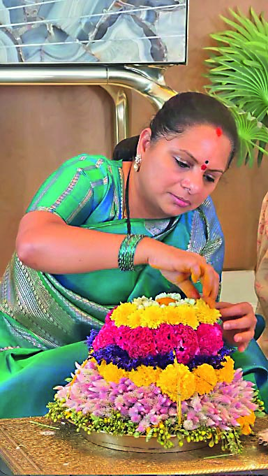 Navratri Fever Grips Celebs Too Navratri Fever Grips Celebs Too
