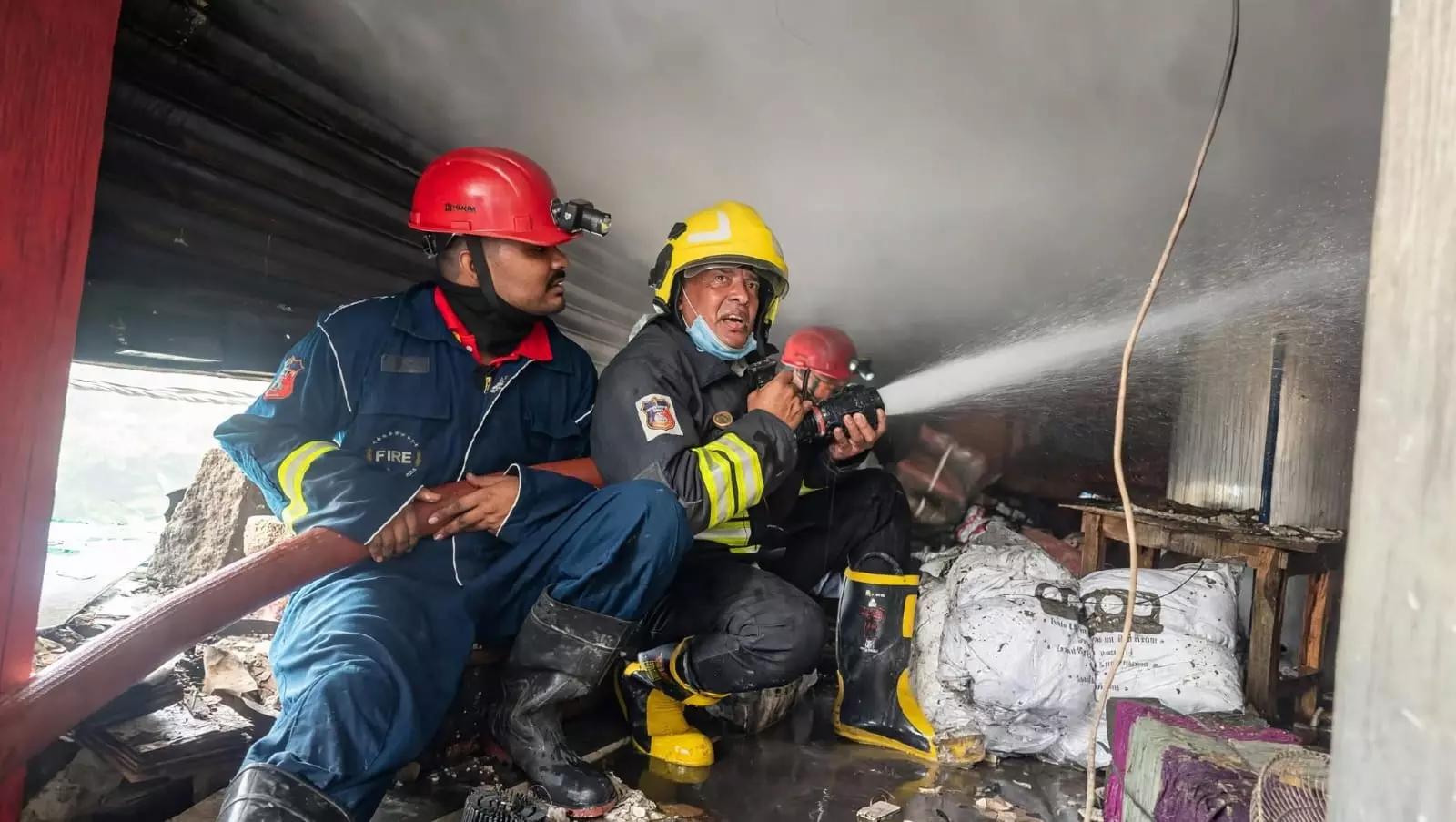 Hyderabad: Major Fire Accident Averted At Patel Cloth Market Hyderabad: Major Fire Accident Averted At Patel Cloth Market