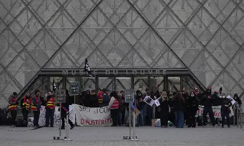 France in Turmoil: Unrest Forces Louvre to Shut Its Doors