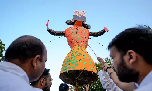 IYC Burns Ravan Effigy With Gyanesh Kumar’s Face, Demands His Resignation IYC Burns Ravan Effigy With Gyanesh Kumar’s Face, Demands His Resignation