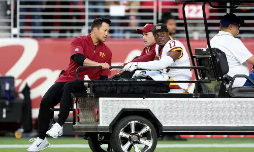 Commanders WR Terry McLaurin Carted Off Field With A Knee Injury Vs. 49ers