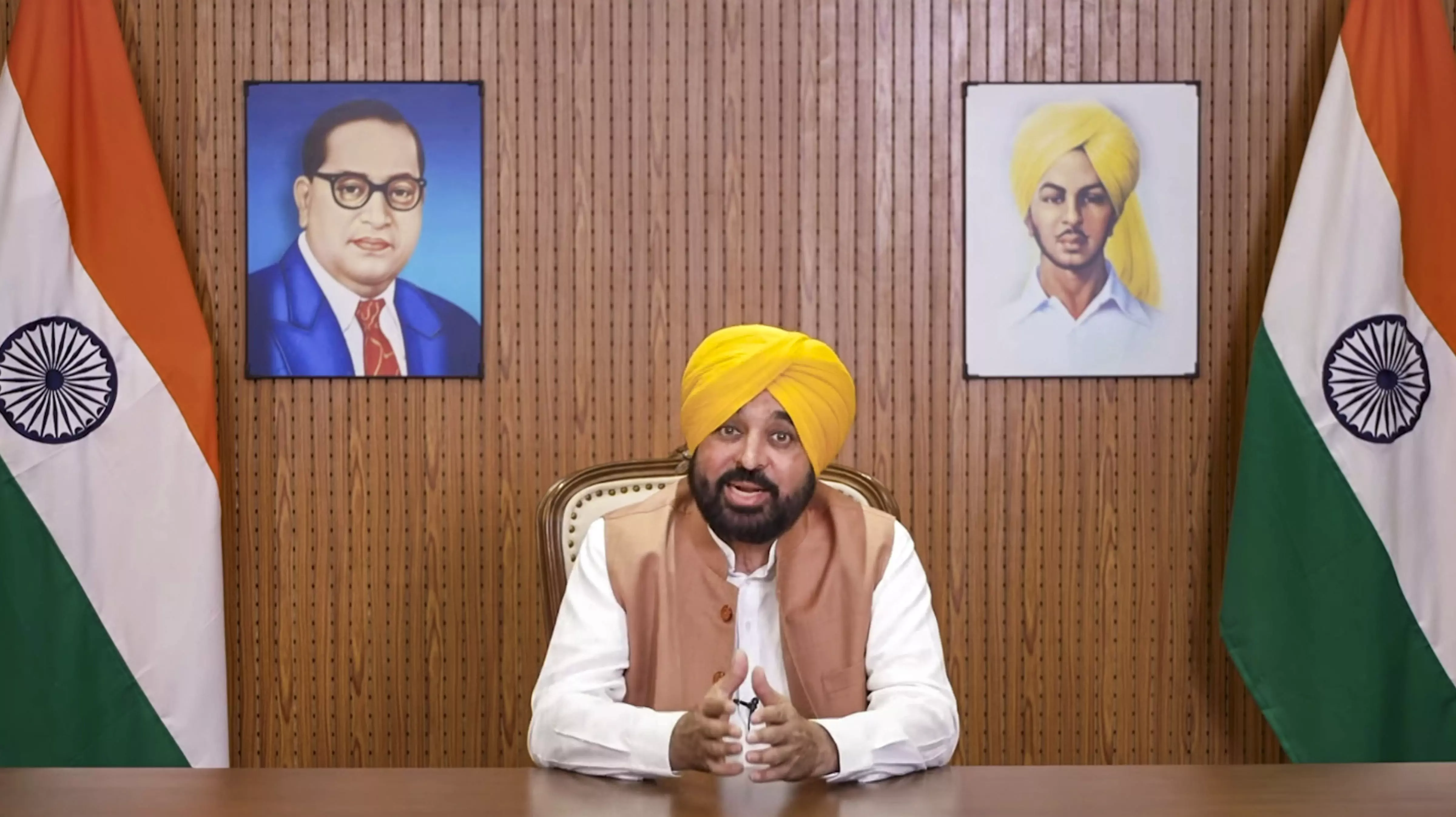 Bhagwant Mann Detained at Delhi Airport for 3 Hours, Claims AAP Bhagwant Mann Detained at Delhi Airport for 3 Hours, Claims AAP