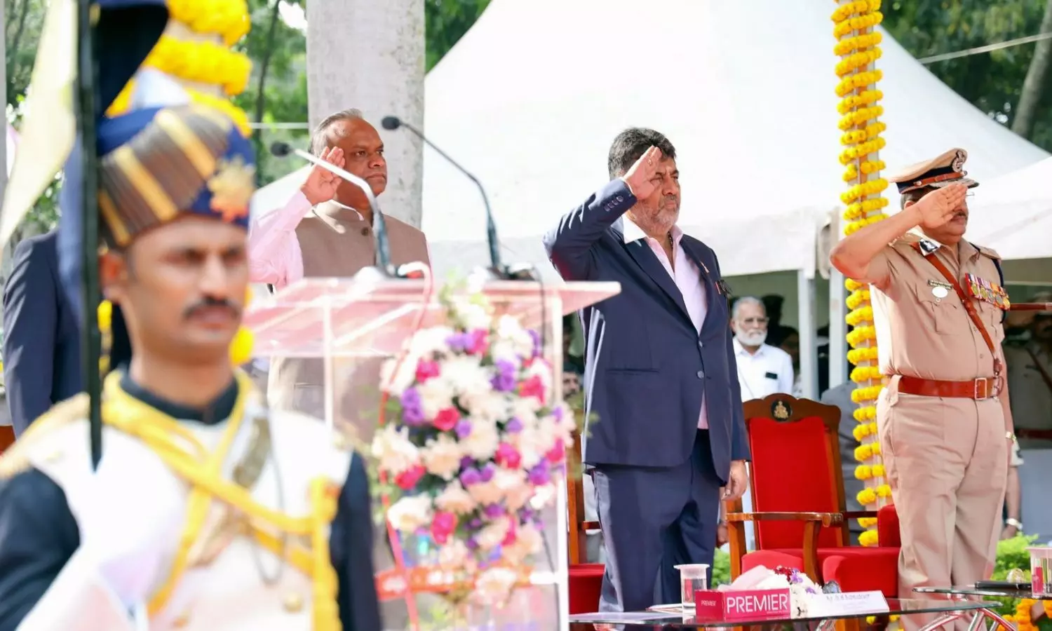 DK Shivakumar Pays Tribute to Fallen Police Personnel on Commemoration Day DK Shivakumar Pays Tribute to Fallen Police Personnel on Commemoration Day