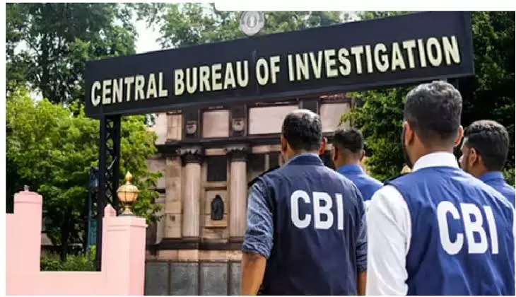 CBI Catches Delhi Hospital Doctor Taking ₹1 Lakh Bribe CBI Catches Delhi Hospital Doctor Taking ₹1 Lakh Bribe